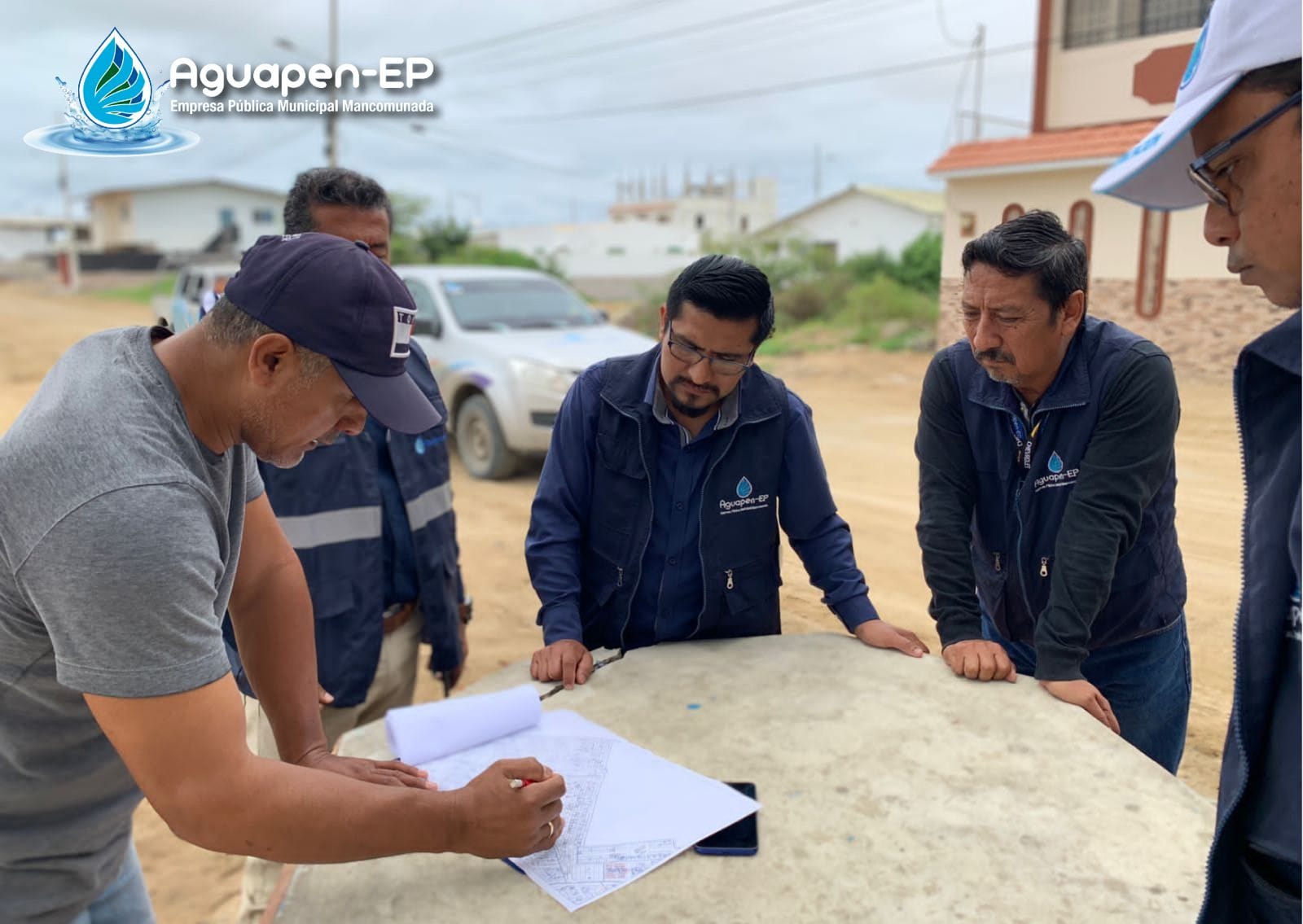 dirigentes y moradores del sector Puertas del Sol II del cantón Salinas